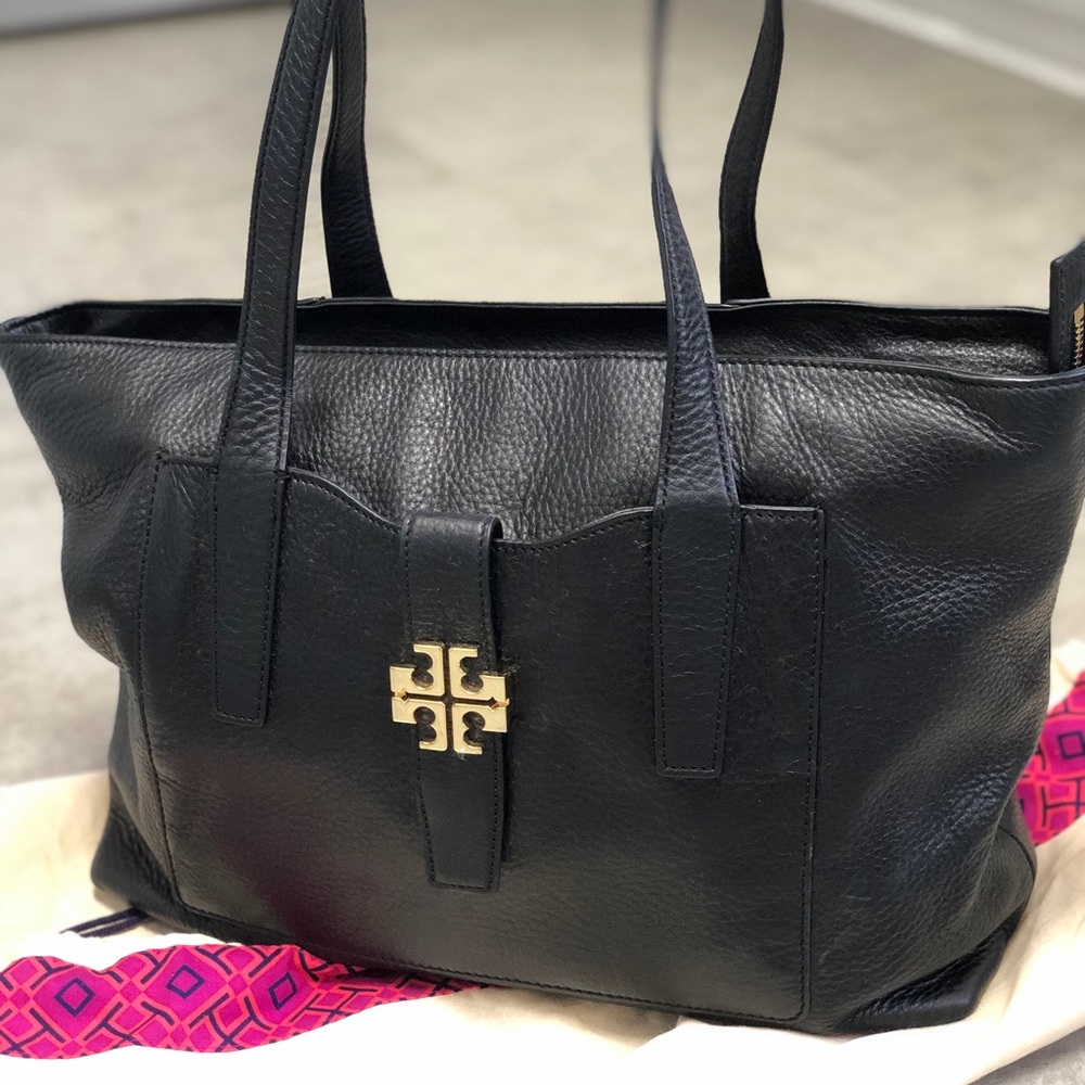 Tory Burch Meyer Plaque Tote Black Leather EUC